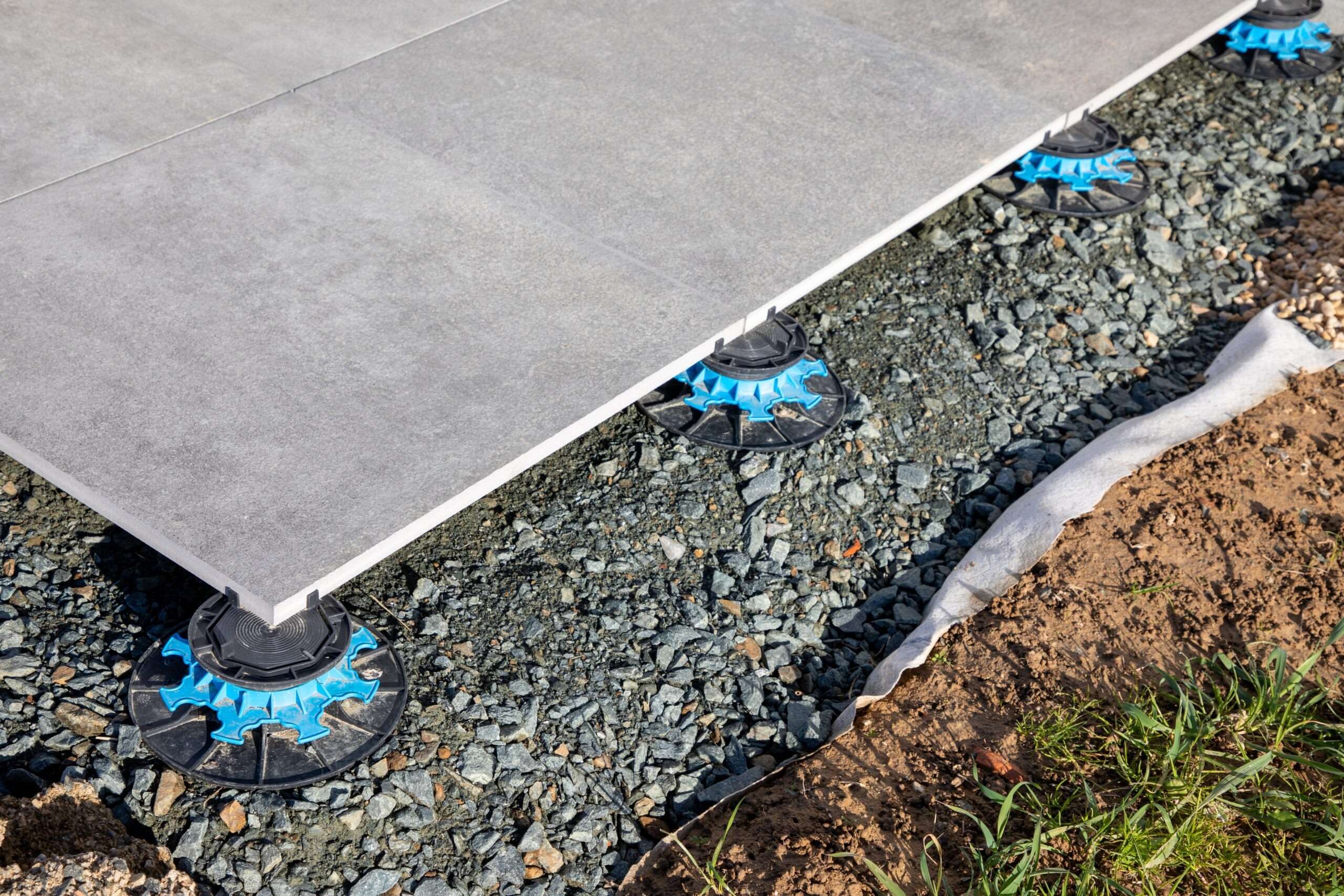 EMA Magasin -EMA Magasin terrasse dalle sur plot scaled 1